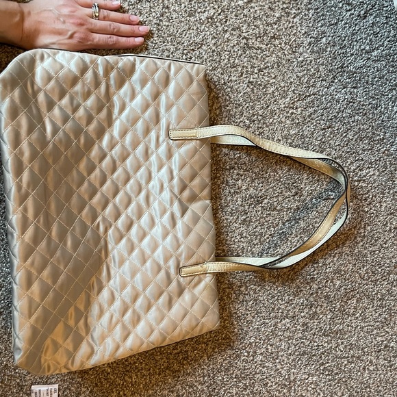 Guess shoulder strap purse - Picture 3 of 4